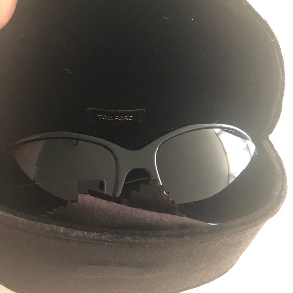 Tom Ford Women\'s Black Oversized Wrap Jennifer Sunglasses ?️ main image 7